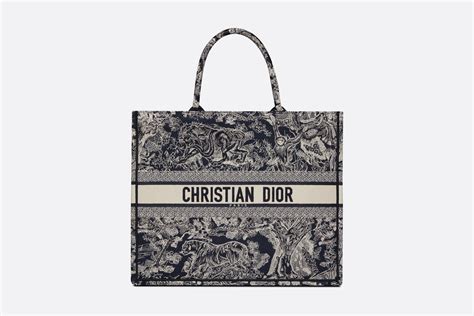 harga tote bag christian dior|christian dior book tote 2021.